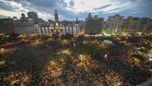 130.000 protestieren in Valencia gegen Flut-Missmanagement