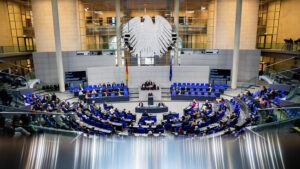 Schlagabtausch im deutschen Bundestag über Zeitplan für Neuwahl