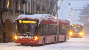 Der erste Schnee legte vielerorts den Verkehr lahm