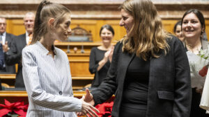 Zwei junge Nationalrätinnen legen ihr Amtsgelübde ab