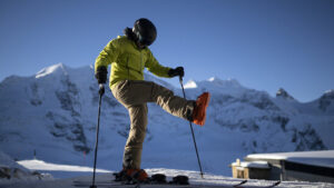 Deutlicher Anstieg der Unfälle bei älteren Skifahrern laut Suva