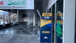 Unbekannte Täterschaft sprengt Bankomat in Zizers GR