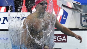 Ponti gewinnt auch über 100 m Delfin mit Weltrekord WM-Gold