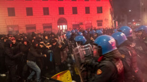 Zusammenstösse bei Demo in Rom: Mehrere verletzte Polizisten