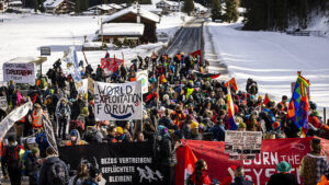 Polizei verhaftet 30 Personen bei Anti-WEF-Demo