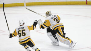 Goalie skort und assistiert für Pittsburgh